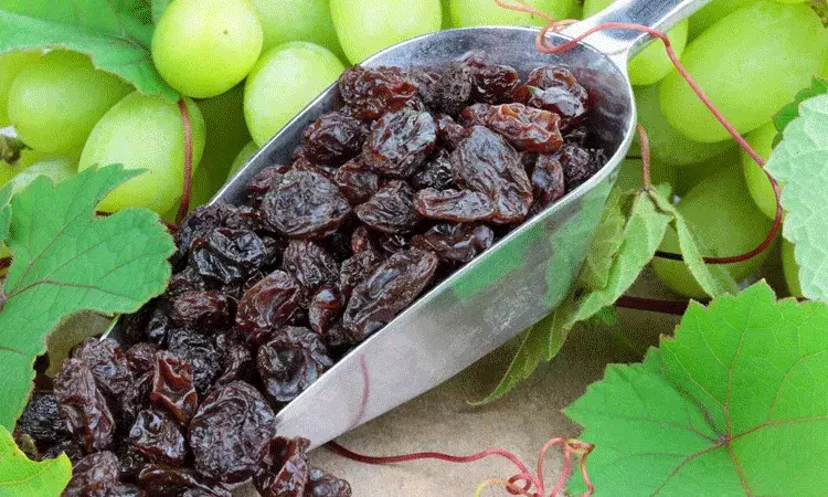 శరీరాన్ని సహజంగా డీటాక్స్ చేసే ఎండు ద్రాక్ష వాటర్.. ప్రతి రోజు తీసుకుంటే శరీరాన్ని సహజంగా డీటాక్స్ చేసే ఎండు ద్రాక్ష వాటర్.. ప్రతి రోజు తీసుకుంటే