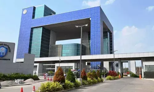 Fake Police : కమాండ్ కంట్రోల్ సెంటర్లోకి నకిలీ పోలీస్ Fake Police : కమాండ్ కంట్రోల్ సెంటర్లోకి నకిలీ పోలీస్