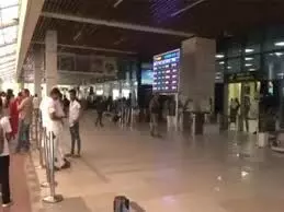 Kochi Airport: బ్యాగులో బాంబ్ ఉందని జోకేస్తే జైల్లో వేసిన పోలీసులు! Kochi Airport: బ్యాగులో బాంబ్ ఉందని జోకేస్తే జైల్లో వేసిన పోలీసులు!