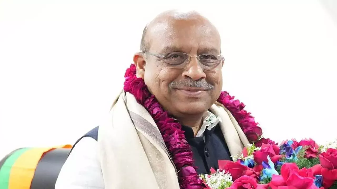 Delhi : నాడు గెంటేస్తే.. నేడు స్పీకర్.. ఢిల్లీలో ఓడలు బండ్లు Delhi : నాడు గెంటేస్తే.. నేడు స్పీకర్.. ఢిల్లీలో ఓడలు బండ్లు