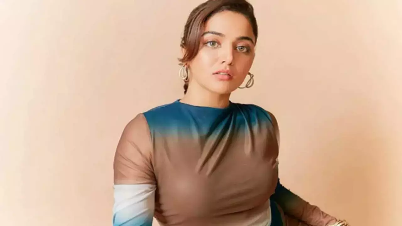 Vamika Gabbi : నయా సెన్సేషన్.. చేతిలో ఏకంగా పది సినిమాలు Vamika Gabbi : నయా సెన్సేషన్.. చేతిలో ఏకంగా పది సినిమాలు