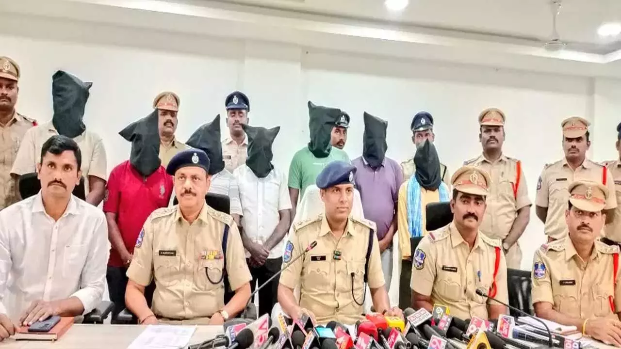 Rajalingamurthy Murder Case : రాజలింగమూర్తి మర్డర్ కేసు.. ఏడుగురు అరెస్ట్ Rajalingamurthy Murder Case : రాజలింగమూర్తి మర్డర్ కేసు.. ఏడుగురు అరెస్ట్