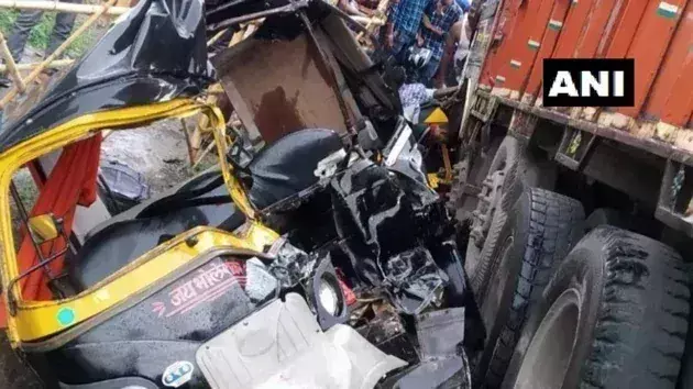 Patna: ఆటోను ఢీకొట్టిన లారీ.. ఏడుగురు దుర్మరణం Patna: ఆటోను ఢీకొట్టిన లారీ.. ఏడుగురు దుర్మరణం