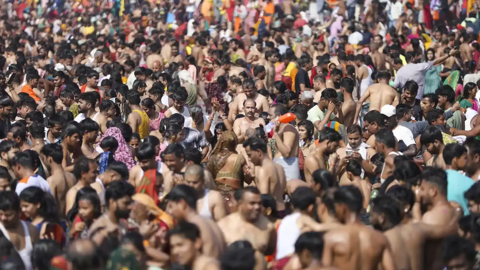 Maha Kumbh: దయచేసి ప్రయాగ్రాజ్ రావొద్దు.. నెట్టింట పోస్టులు Maha Kumbh: దయచేసి ప్రయాగ్రాజ్ రావొద్దు.. నెట్టింట పోస్టులు