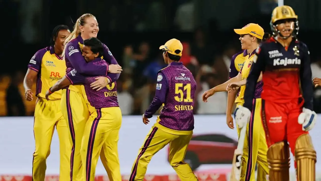 WPL History : WPL చరిత్రలో తొలి సూపర్ ఓవర్.. యూపీ వారియర్స్ విజయం WPL History : WPL చరిత్రలో తొలి సూపర్ ఓవర్.. యూపీ వారియర్స్ విజయం