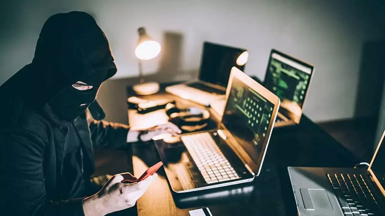 Cyber Fraud : ఐటీ, ఈడీ పేరిట సైబర్ దోపిడీ!.. ఫెడెక్స్ కొరియర్ పేరిట మోసాలు Cyber Fraud : ఐటీ, ఈడీ పేరిట సైబర్ దోపిడీ!.. ఫెడెక్స్ కొరియర్ పేరిట మోసాలు