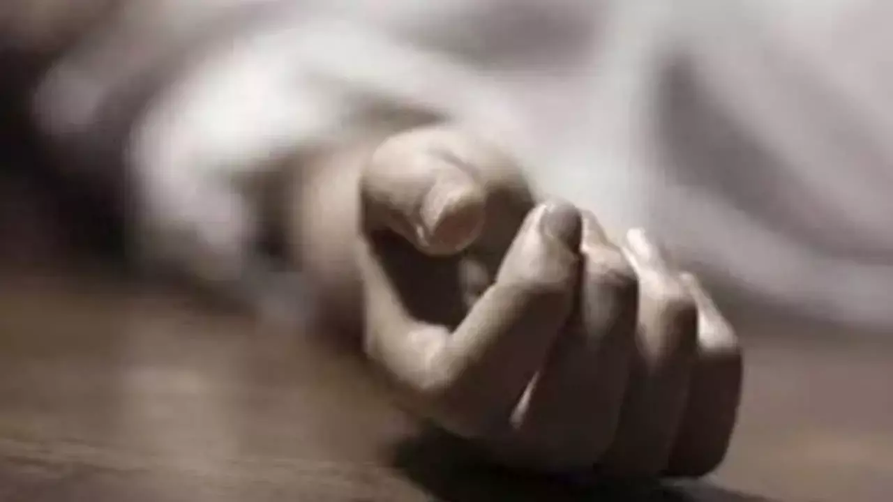 Crime : ప్రియుడి మోజులో పిల్లలకు విషం.. ఓ తల్లి ఘాతుకం Crime : ప్రియుడి మోజులో పిల్లలకు విషం.. ఓ తల్లి ఘాతుకం