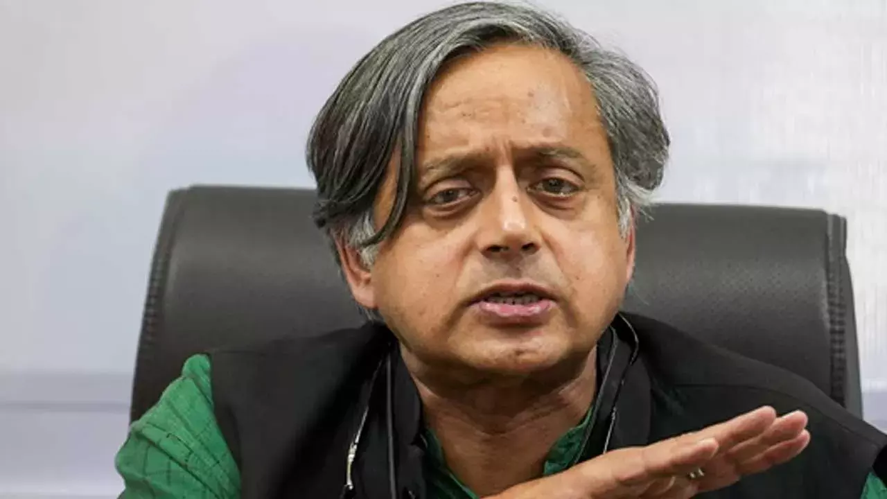 MP Shashi Tharoor : పార్టీలో ఉండాలా వద్దా..? ఎంపీ శశిథరూర్ సీరియస్ MP Shashi Tharoor : పార్టీలో ఉండాలా వద్దా..? ఎంపీ శశిథరూర్ సీరియస్