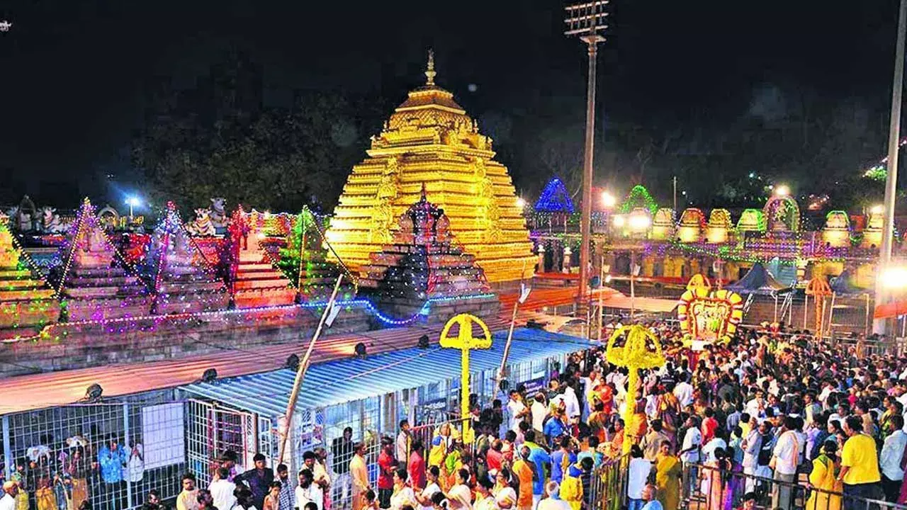 Srisailam : మహా శివరాత్రి.. కిక్కిరిసిన శ్రీశైలం Srisailam : మహా శివరాత్రి.. కిక్కిరిసిన శ్రీశైలం