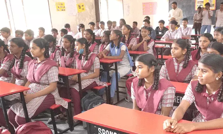 పాఠశాలల్లో తెలుగును తప్పనిసరిగా బోధించాలి: తెలంగాణ ప్రభుత్వం పాఠశాలల్లో తెలుగును తప్పనిసరిగా బోధించాలి: తెలంగాణ ప్రభుత్వం