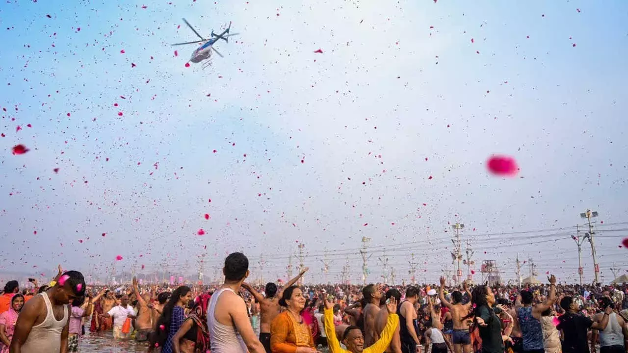 Kumbh Mela : చివరి ఘట్టానికి చేరుకున్న మహాకుంభ్ Kumbh Mela : చివరి ఘట్టానికి చేరుకున్న మహాకుంభ్