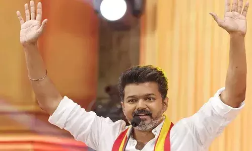 TVK Chief Vijay : చిన్నపిల్లల కొట్లాట.. హిందీ వివాదంపై , టీవీకే చీఫ్ విజయ్ TVK Chief Vijay : చిన్నపిల్లల కొట్లాట.. హిందీ వివాదంపై , టీవీకే చీఫ్ విజయ్