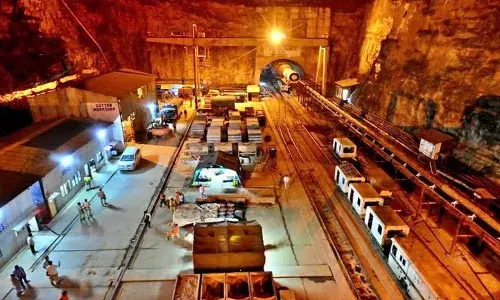 SLBC: సన్నగిల్లుతున్న ఆశలు SLBC: సన్నగిల్లుతున్న ఆశలు