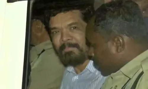 Actor Posani : నటుడు పోసాని కృష్ణమురళికి రిమాండ్.. ఖైదీ నంబర్ ఎంతంటే? Actor Posani : నటుడు పోసాని కృష్ణమురళికి రిమాండ్.. ఖైదీ నంబర్ ఎంతంటే?