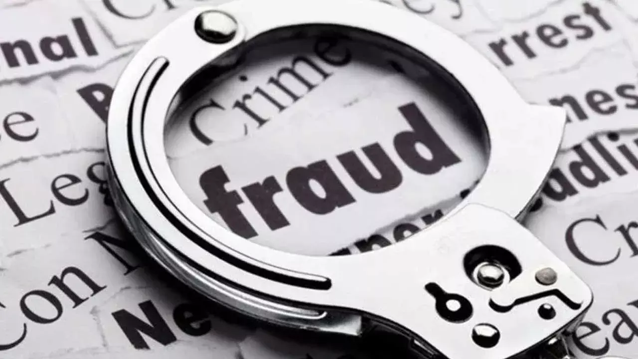 Fraud : చిట్టీల పేరుతో రూ.120 కోట్లు ఎగరేసుకుపోయిన మోసగాడు Fraud : చిట్టీల పేరుతో రూ.120 కోట్లు ఎగరేసుకుపోయిన మోసగాడు