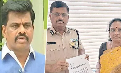 AP : చిక్కుల్లో గోరంట్ల మాధవ్.. వాసిరెడ్డి పద్మ చేసిన ఆరోపణలు ఇవే AP : చిక్కుల్లో గోరంట్ల మాధవ్.. వాసిరెడ్డి పద్మ చేసిన ఆరోపణలు ఇవే