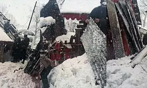 Uttarakhand: హిమపాతంలో చిక్కుకున్న 57 మంది కార్మికులు.. 16 మందిని రక్షించామన్న సీఎం