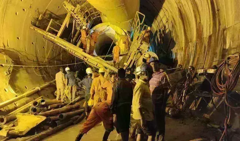 SLBC: టన్నెల్లో చిక్కుకున్న ఎనిమిది మంది సజీవ సమాధి SLBC: టన్నెల్లో చిక్కుకున్న ఎనిమిది మంది సజీవ సమాధి
