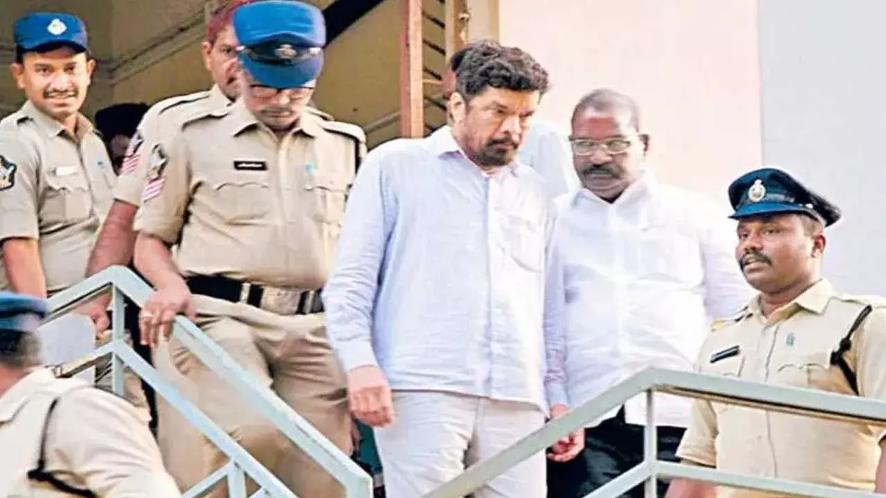 Posani : పోసానికి జైల్లో అస్వస్థత.. సబ్ జైలు నుంచి రాజంపేట ప్రభుత్వ ఆసుపత్రికి తరలింపు Posani : పోసానికి జైల్లో అస్వస్థత.. సబ్ జైలు నుంచి రాజంపేట ప్రభుత్వ ఆసుపత్రికి తరలింపు