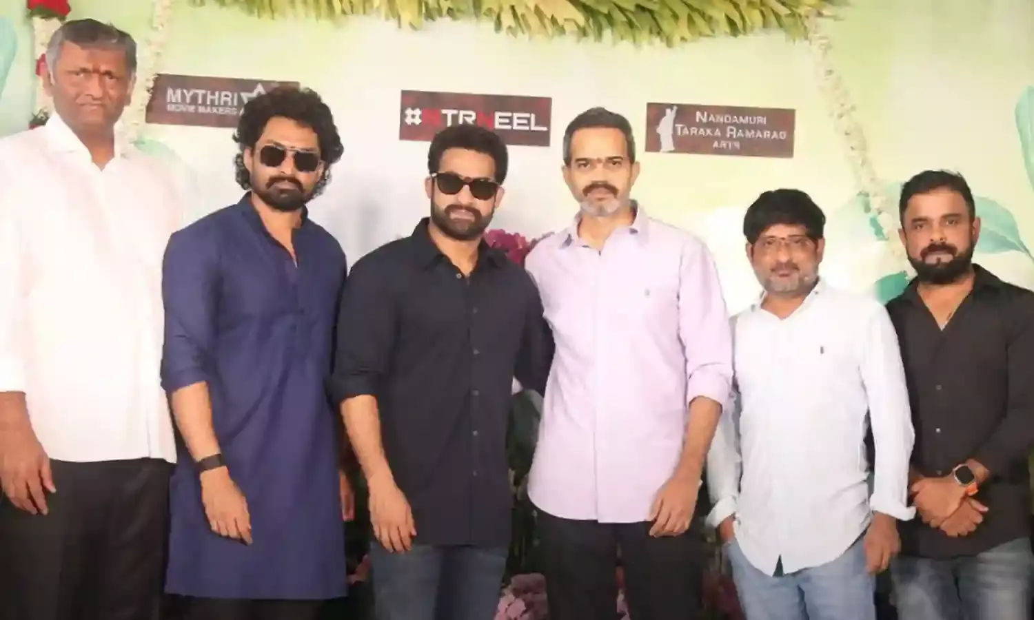 NTR - Neel : ఎన్టీఆర్, ప్రశాంత్ నీల్ మూవీ.. ఆకాశమే హద్దట NTR - Neel : ఎన్టీఆర్, ప్రశాంత్ నీల్ మూవీ.. ఆకాశమే హద్దట