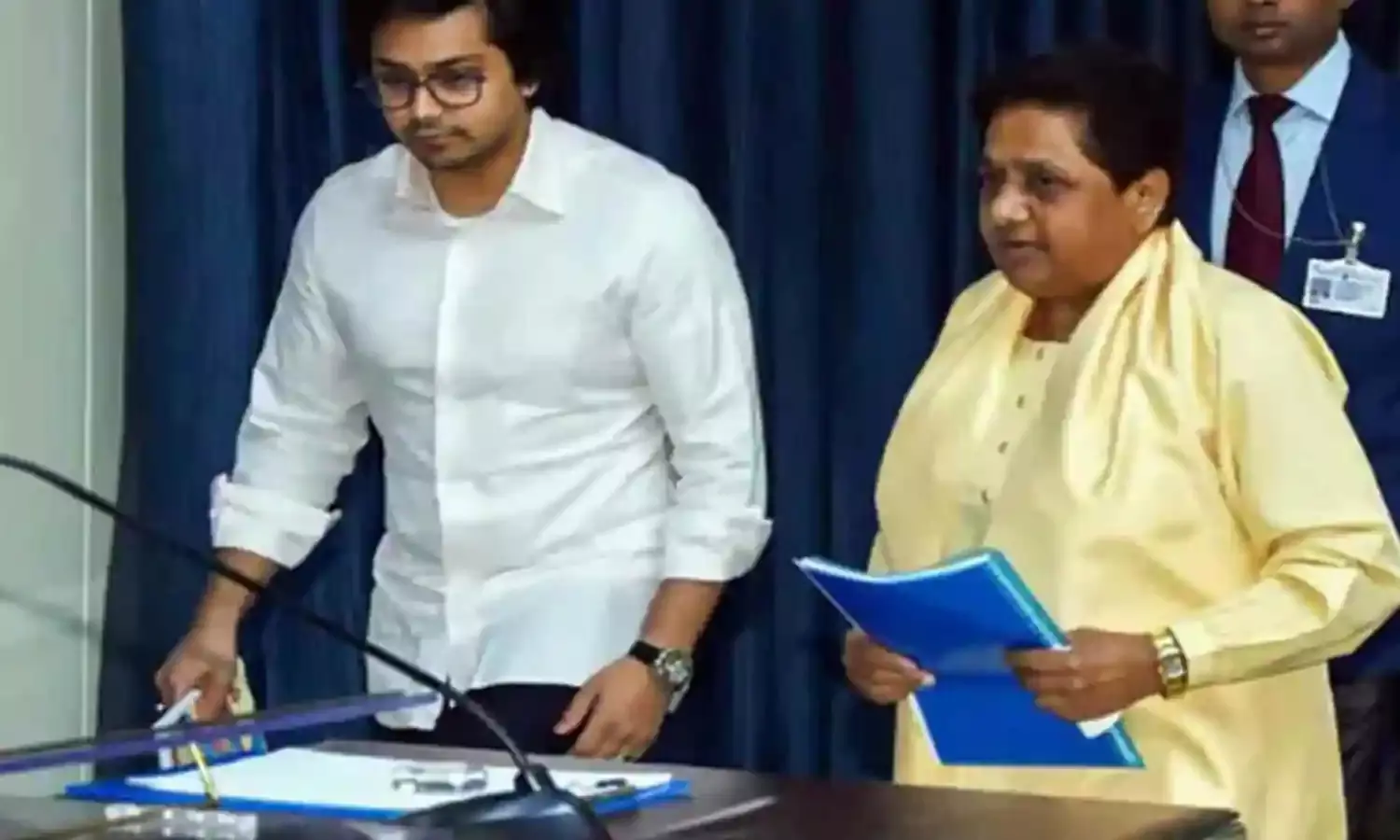 Uttar Pradesh : మేనల్లుడిపై మాయావతి వేటు Uttar Pradesh : మేనల్లుడిపై మాయావతి వేటు