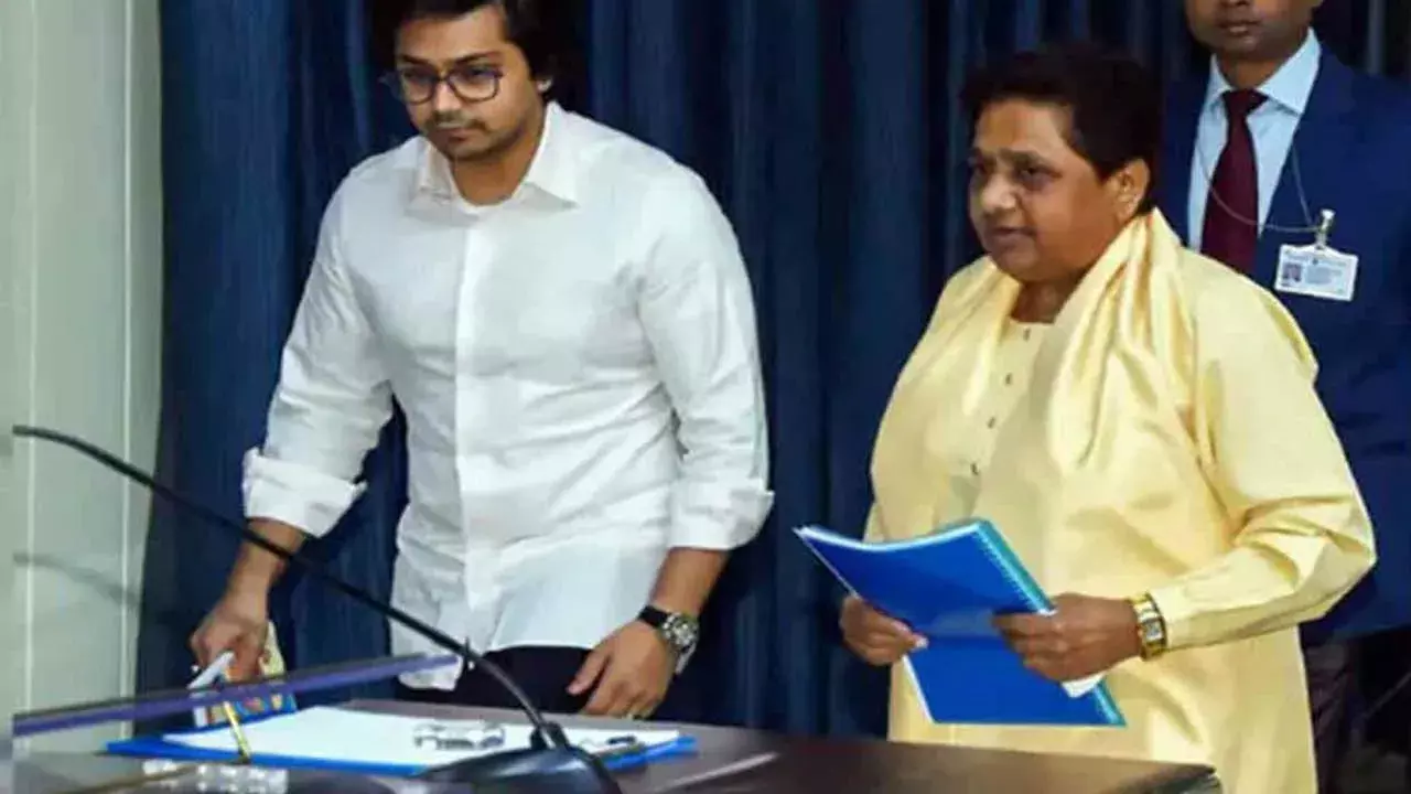 Uttar Pradesh : మేనల్లుడిపై మాయావతి వేటు