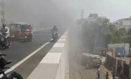 Hyderabad: అంబర్ పేట ఫ్లైఓవర్ వద్ద అగ్నిప్రమాదం.. భారీగా ట్రాఫిక్ జామ్..