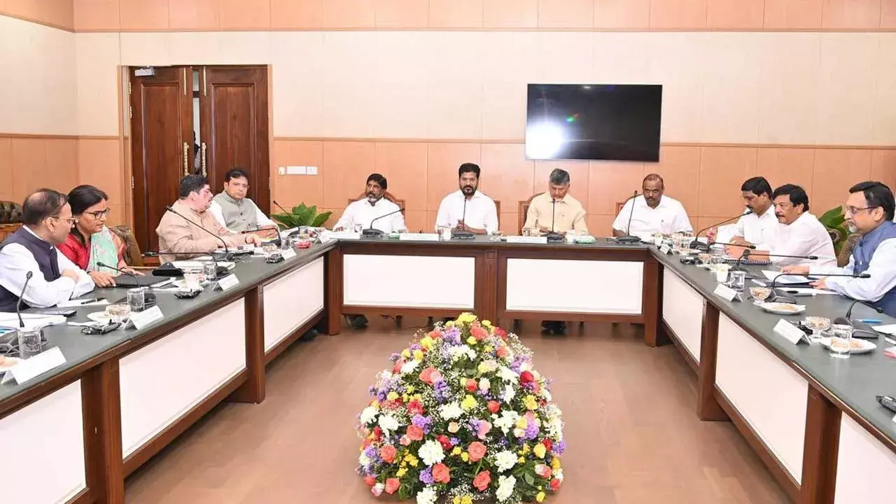 TG Cabinet Meeting : రేపే రేవంత్ కేబినెట్ భేటీ.. చర్చించే కీలక అంశాలు ఇవే TG Cabinet Meeting : రేపే రేవంత్ కేబినెట్ భేటీ.. చర్చించే కీలక అంశాలు ఇవే