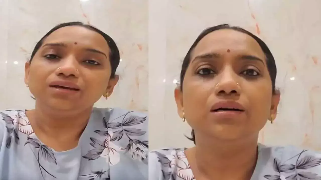 Singer Kalpana : భర్త గురించి వేడుకుంటూ గాయని కల్పన వీడియో Singer Kalpana : భర్త గురించి వేడుకుంటూ గాయని కల్పన వీడియో