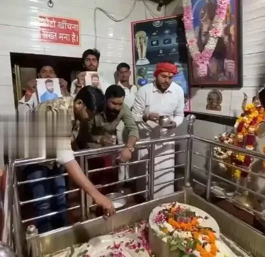 CT2025: టీమిండియా గెలుపు కోసం పూజలు CT2025: టీమిండియా గెలుపు కోసం పూజలు