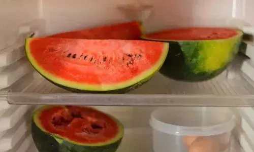 Health Risks : ఫ్రిజ్లో పెట్టిన పుచ్చకాయ తింటున్నారా? మీకు ఈ సమస్యలు ఖాయం Health Risks : ఫ్రిజ్లో పెట్టిన పుచ్చకాయ తింటున్నారా? మీకు ఈ సమస్యలు ఖాయం