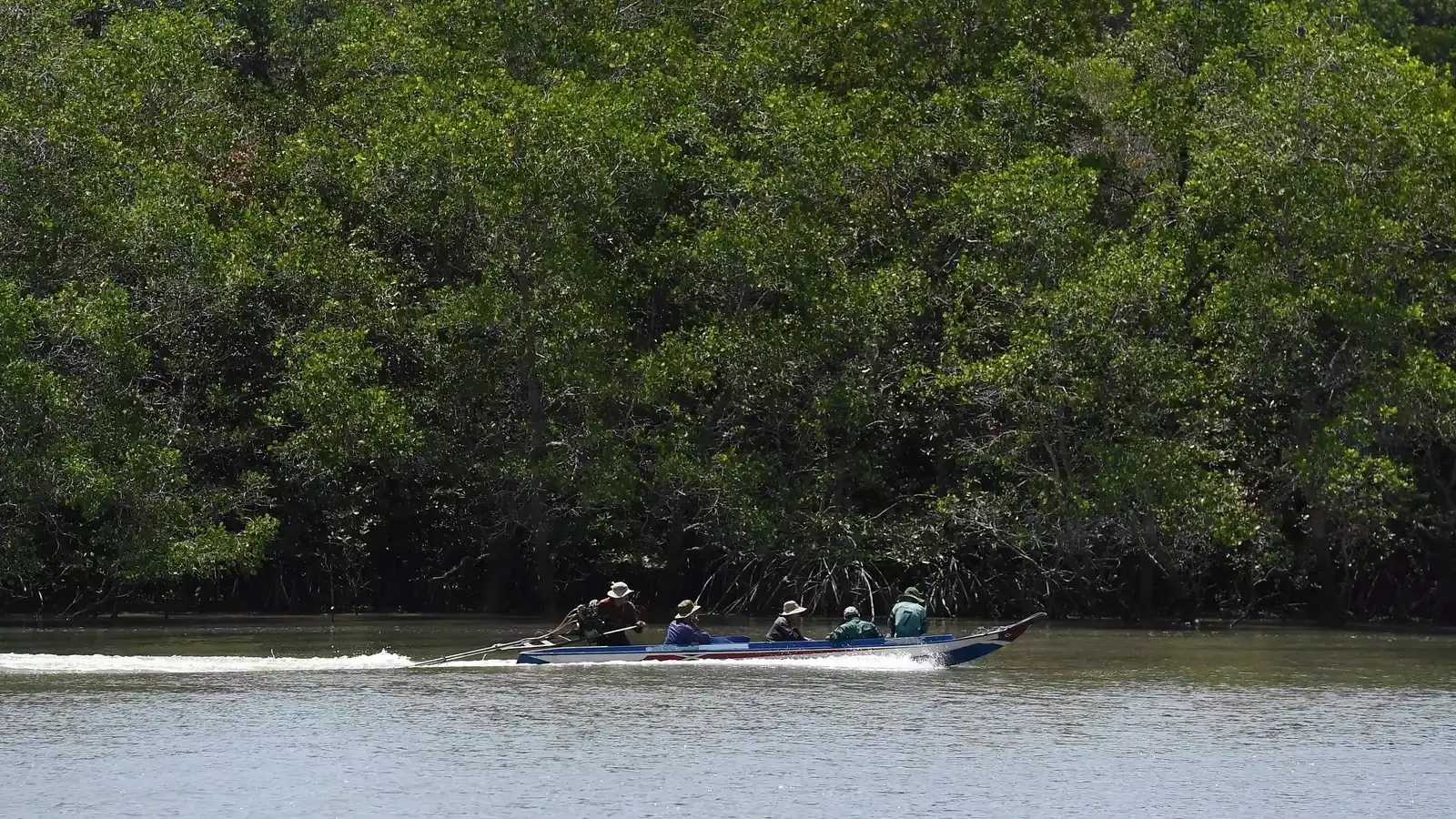 Boat capsize: పడవ బోల్తా పడి 25 మంది మృతి , చాలామంది .. సాకర్ ఆటగాళ్ళే Boat capsize: పడవ బోల్తా పడి 25 మంది మృతి , చాలామంది .. సాకర్ ఆటగాళ్ళే