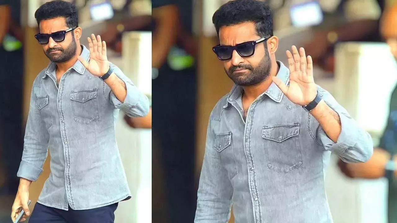NTR : స్టైలిష్ లుక్లో ఎన్టీఆర్ ... ఫోటోలు వైరల్ NTR : స్టైలిష్ లుక్లో ఎన్టీఆర్ ... ఫోటోలు వైరల్