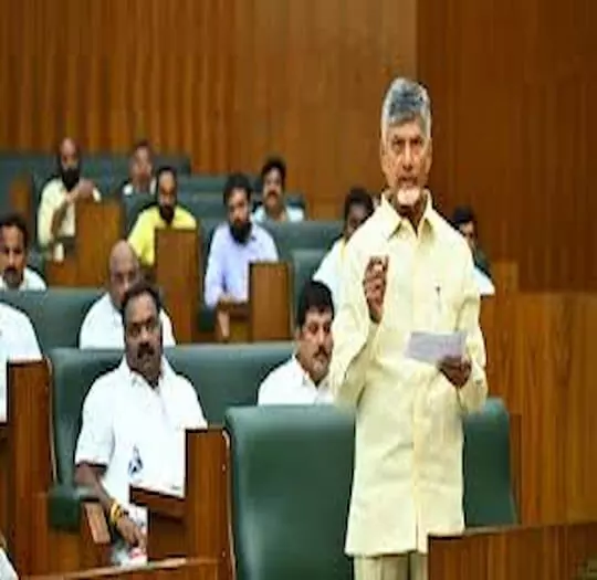 CBN: ఆడవాళ్లే తెలివైనవారు: చంద్రబాబు CBN: ఆడవాళ్లే తెలివైనవారు: చంద్రబాబు