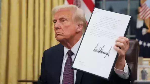Donald Trump: కెనడాపై ట్రంప్ మరో టారిఫ్ బాంబ్ Donald Trump: కెనడాపై ట్రంప్ మరో టారిఫ్ బాంబ్