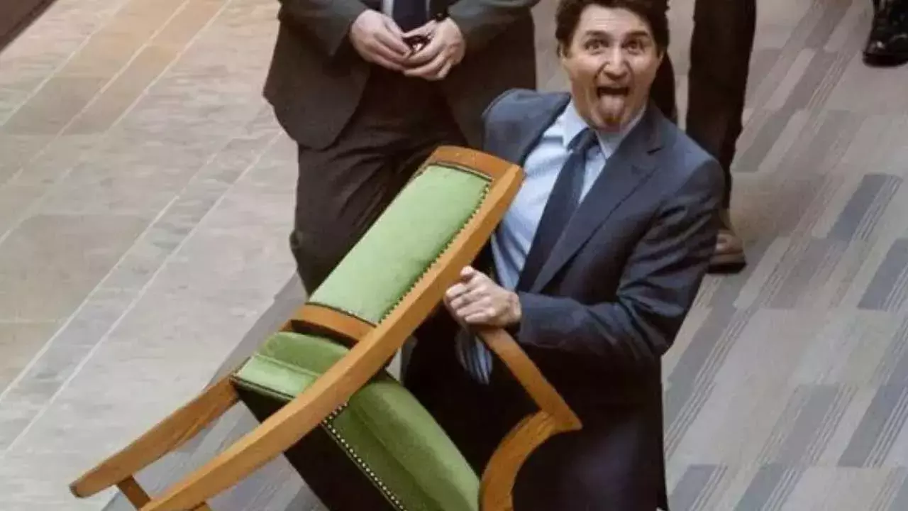 Canada Prime Minister : కుర్చీ తీసుకెళ్లిన కెనడా ప్రధాని ట్రూడో.. వీడియో వైరల్ Canada Prime Minister : కుర్చీ తీసుకెళ్లిన కెనడా ప్రధాని ట్రూడో.. వీడియో వైరల్