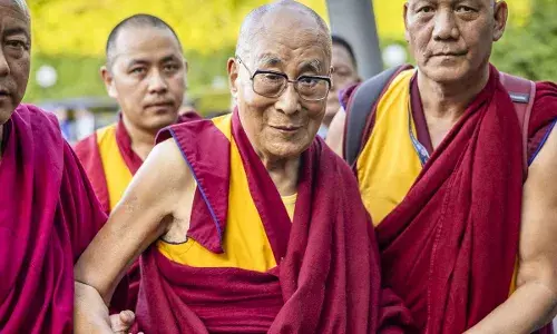 Dalai Lama : నా వారసుడు చైనా బయటే జన్మిస్తాడు : దలైలామా Dalai Lama : నా వారసుడు చైనా బయటే జన్మిస్తాడు : దలైలామా