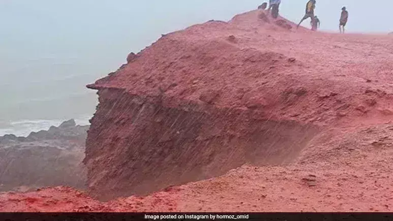 Blood Rain: ఇరాన్ బీచ్ లో ‘బ్లడ్ రెయిన్’..