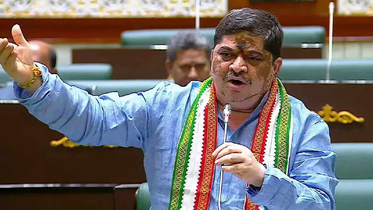 Minister Ponnam : క్షమాపణ చెప్పకుండా ధర్నాలు చేయడమేంటి? : మంత్రి పొన్నం Minister Ponnam : క్షమాపణ చెప్పకుండా ధర్నాలు చేయడమేంటి? : మంత్రి పొన్నం