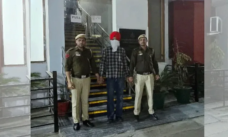 మహిళ ఫోటోలు మార్ఫిగ్ చేసి బ్లాక్ మెయిల్.. రూ.5 లక్షలు డిమాండ్ చేసిన వ్యక్తి అరెస్ట్ మహిళ ఫోటోలు మార్ఫిగ్ చేసి బ్లాక్ మెయిల్.. రూ.5 లక్షలు డిమాండ్ చేసిన వ్యక్తి అరెస్ట్