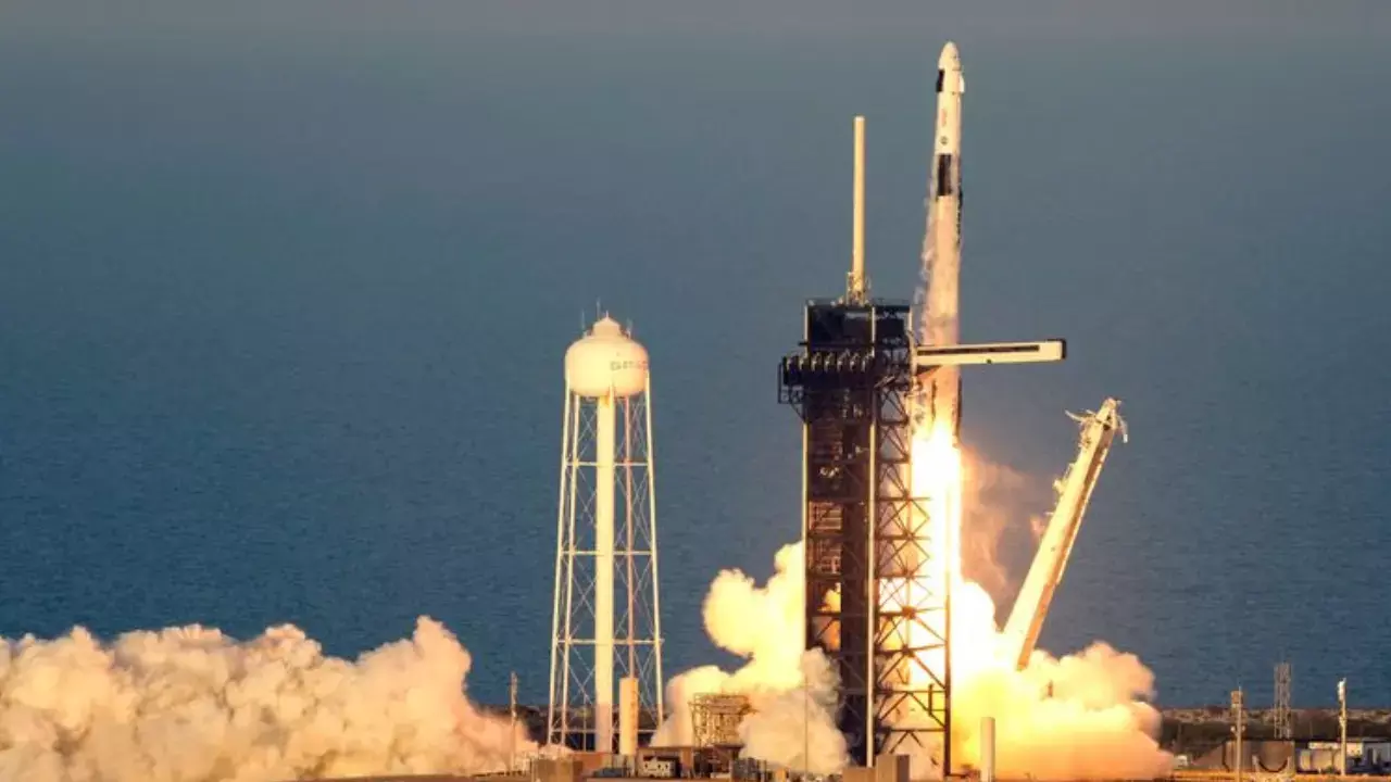 Falcon-9 Rocket : నింగిలోకి దూసుకెళ్లిన ఫాల్కన్-9 Falcon-9 Rocket : నింగిలోకి దూసుకెళ్లిన ఫాల్కన్-9