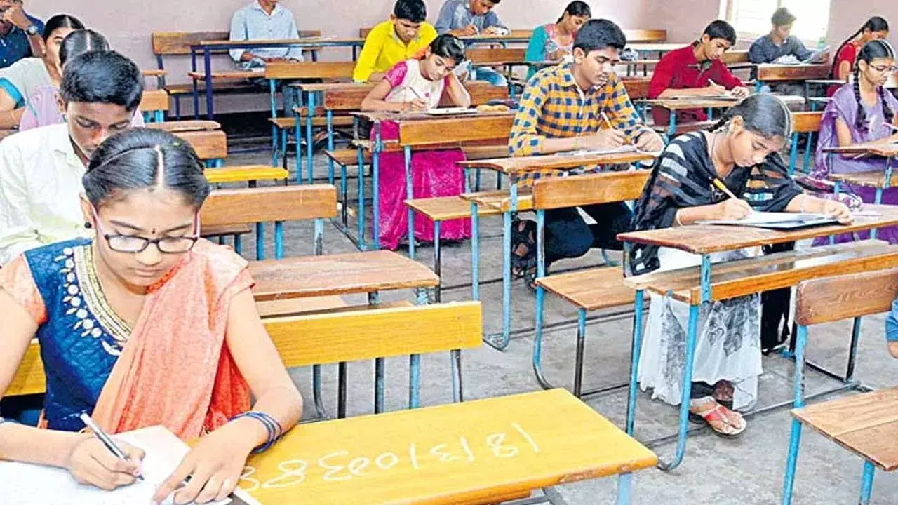 AP 10th Public Exams : నేటి నుంచి పదో తరగతి పబ్లిక్ ఎగ్జామ్స్ AP 10th Public Exams : నేటి నుంచి పదో తరగతి పబ్లిక్ ఎగ్జామ్స్