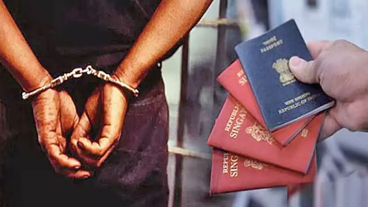 India : నకిలీ పాస్ పోర్టు, వీసా ఉంటే ఏడేళ్ల జైలు, రూ.10లక్షల ఫైన్ India : నకిలీ పాస్ పోర్టు, వీసా ఉంటే ఏడేళ్ల జైలు, రూ.10లక్షల ఫైన్