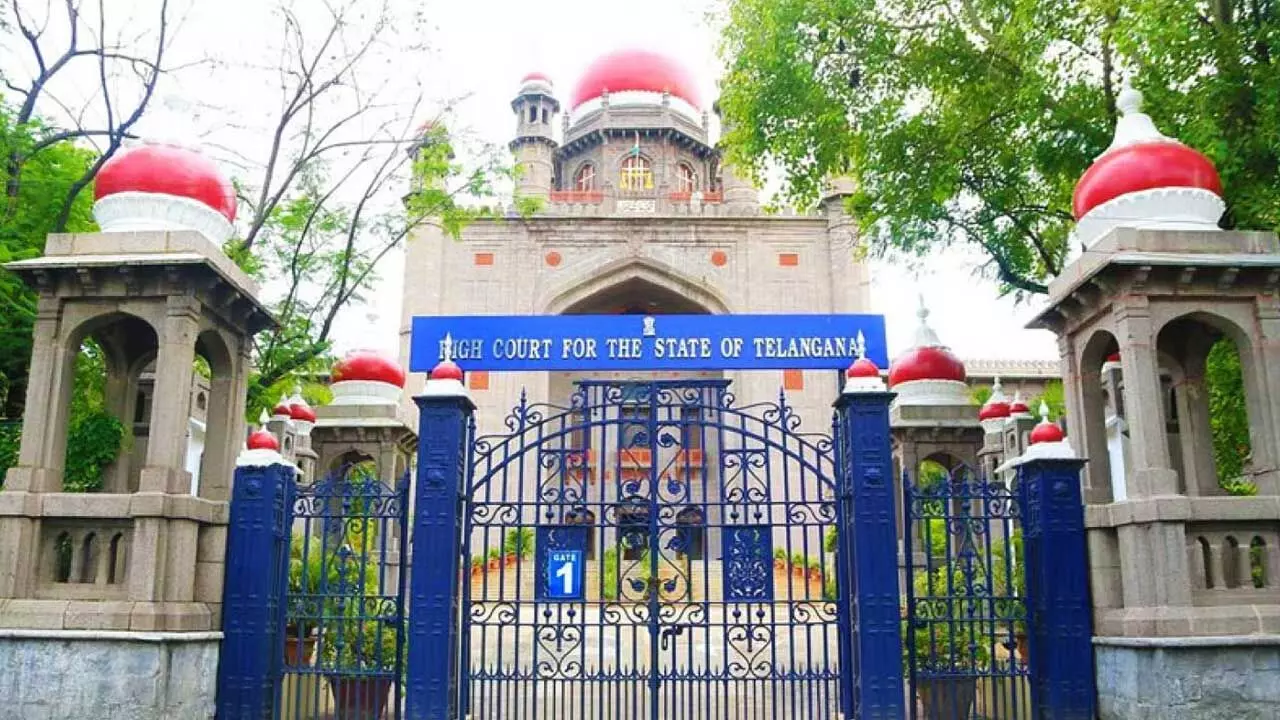 TG High Court : కనీవినీ ఎరుగని తీర్పు.. కోర్టును తప్పుదోవ పట్టించారని కోటి జరిమానా TG High Court : కనీవినీ ఎరుగని తీర్పు.. కోర్టును తప్పుదోవ పట్టించారని కోటి జరిమానా