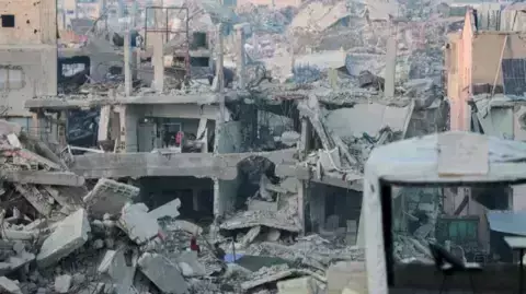 Israel-Hamas:   గాజాపై ఇజ్రాయెల్ భీకరదాడులు,  59 మంది మృతి Israel-Hamas:   గాజాపై ఇజ్రాయెల్ భీకరదాడులు,  59 మంది మృతి