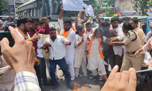 Telangana Assembly : అసెంబ్లీ వద్ద బీజేవైఎం ఆందోళన