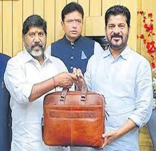 TG: త్వరలో పోస్టుల భర్తీ.. బడ్జెట్ లో కీలక ప్రకటన TG: త్వరలో పోస్టుల భర్తీ.. బడ్జెట్ లో కీలక ప్రకటన