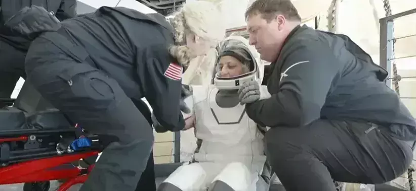 Sunita Williams: భూమిపైకి చేరుకున్న నాసా వ్యోమగాములు Sunita Williams: భూమిపైకి చేరుకున్న నాసా వ్యోమగాములు