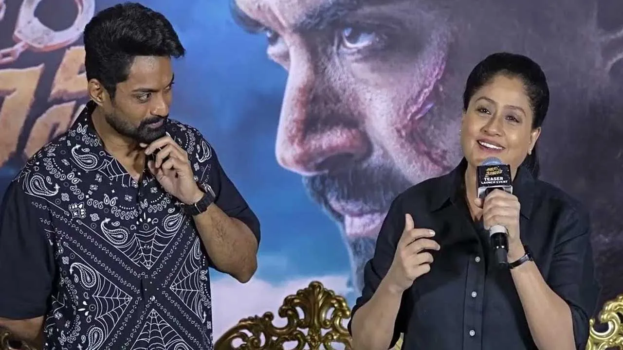 Vijayashanti : అదే రోషం .. వయసొచ్చినా తగ్గేదే లే Vijayashanti : అదే రోషం .. వయసొచ్చినా తగ్గేదే లే