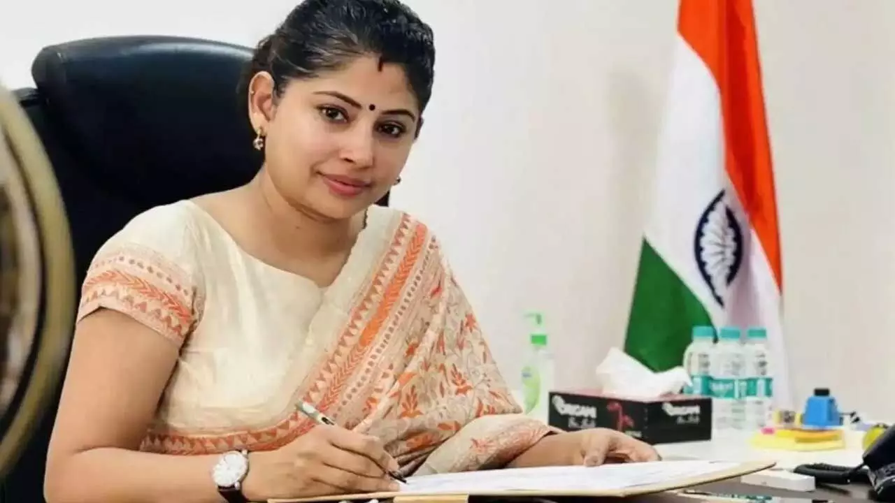 TG : సీనియర్ ఐపీఎస్ స్మితా సబర్వాల్కు నోటీసులు? TG : సీనియర్ ఐపీఎస్ స్మితా సబర్వాల్కు నోటీసులు?